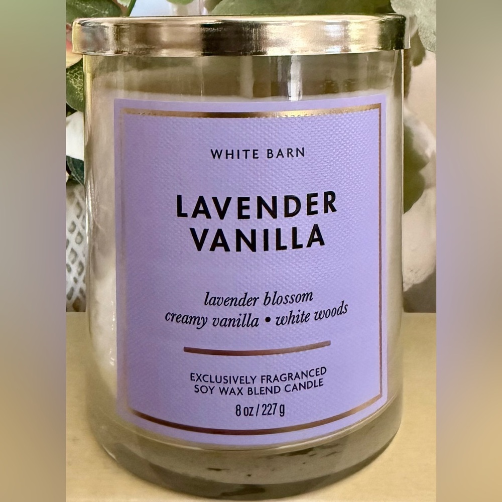 🆕🪻 WHITE BARN “LAVENDER VANILLA” SINGLE WICK CANDLE. BRAND NEW. SOY WAX BLEND.